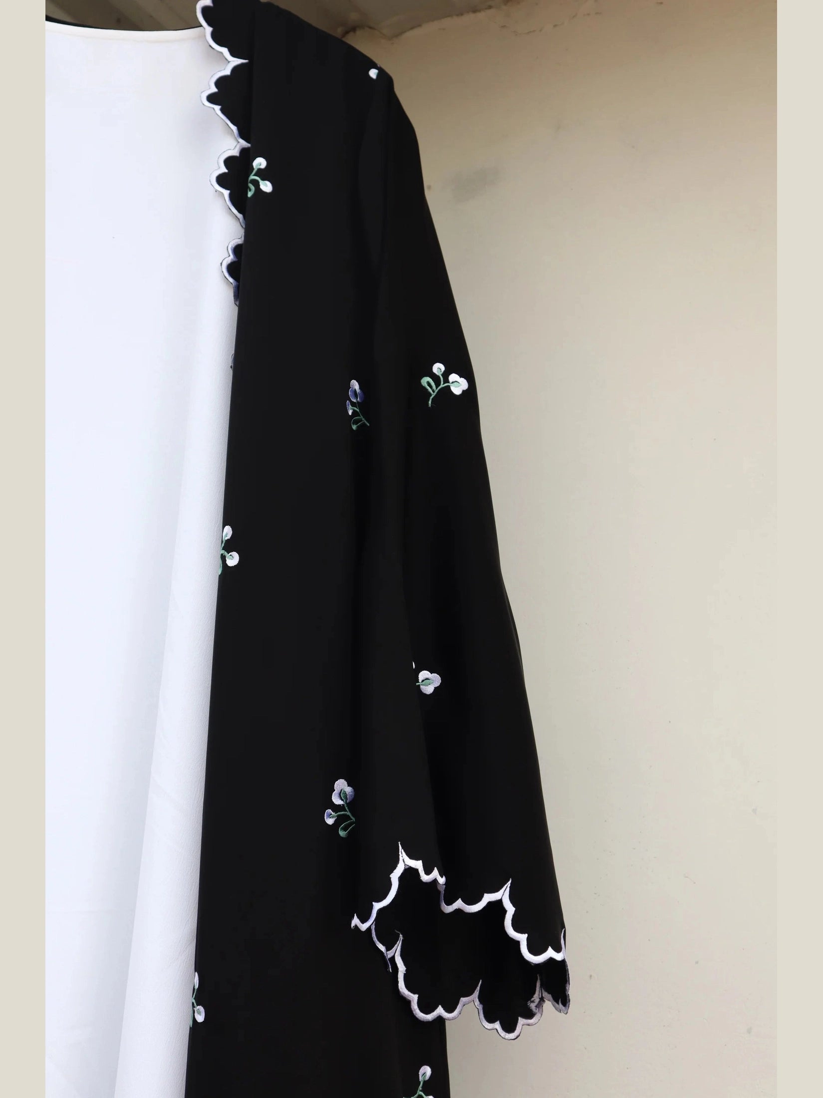 Scallops floral abaya with Inner 60% OFF TODAY