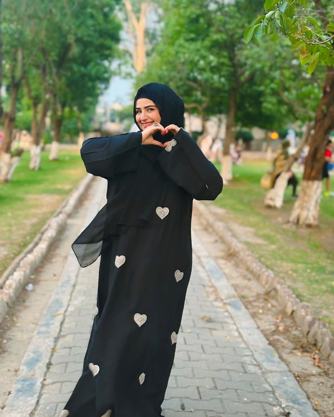 Maxi Style Premium High Quality Embroidered ‘Heart’ Abaya With Scarf