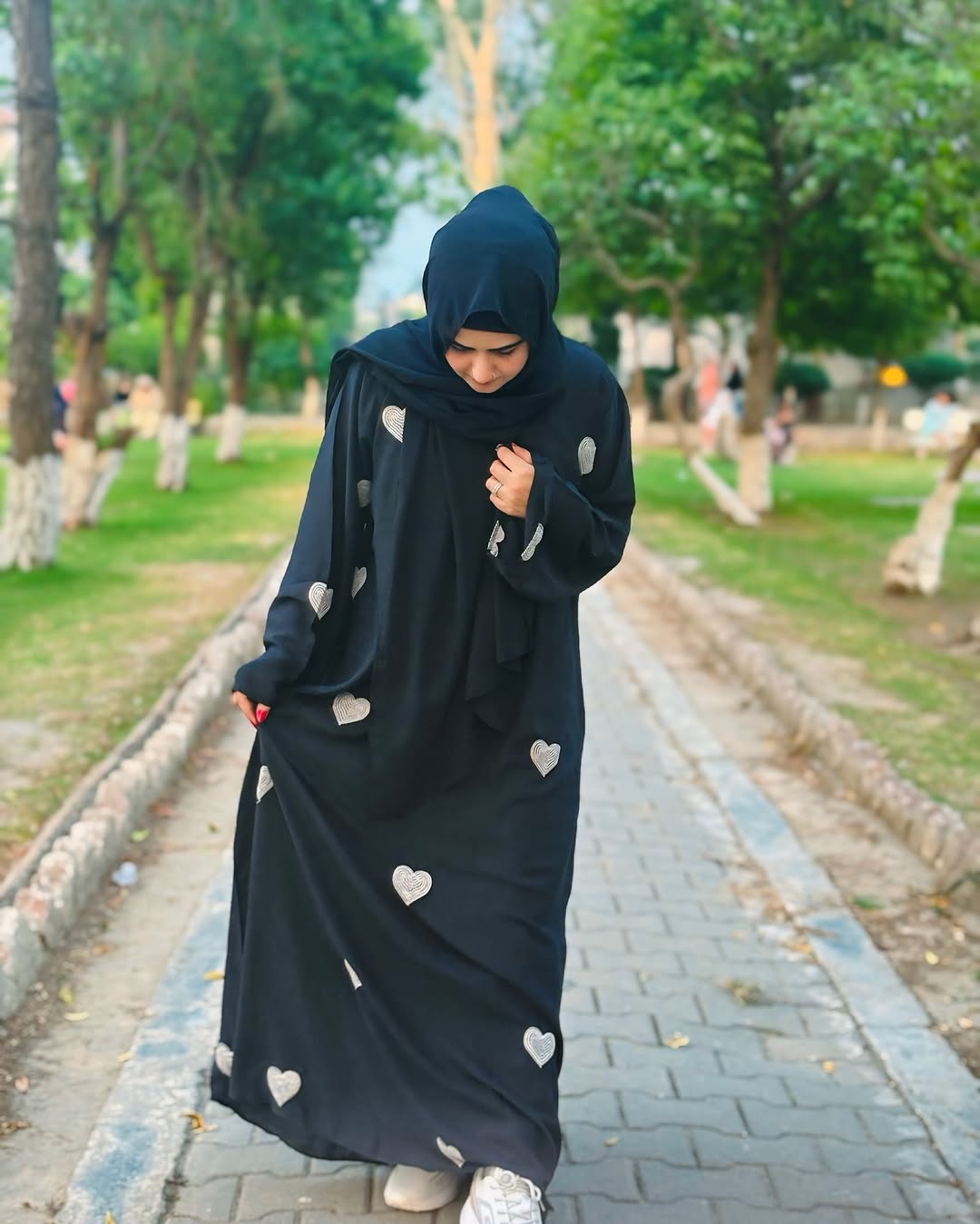 Maxi Style Premium High Quality Embroidered ‘Heart’ Abaya With Scarf
