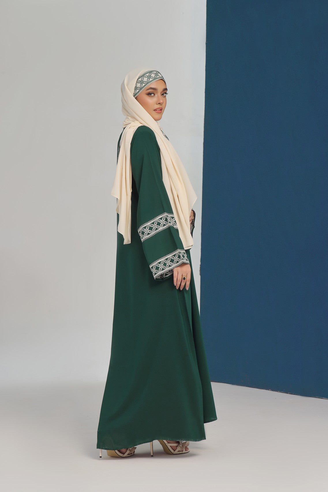 Noora Abaya